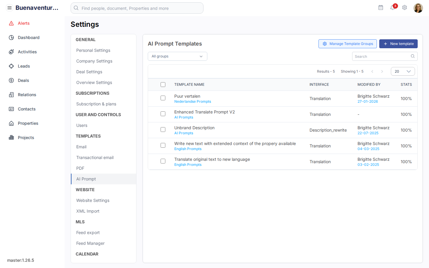 AI Prompt Templates pagina met tabel van vijf bestaande sjablonen, knoppen Manage Template Groups en + New template, filter All groups dropdown en zoekveld.
