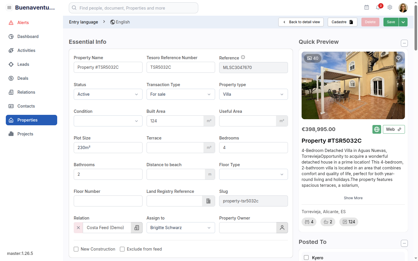 Het bewerkscherm van een woning in Tesoro CRM met Essential Info sectie links en Quick Preview rechts