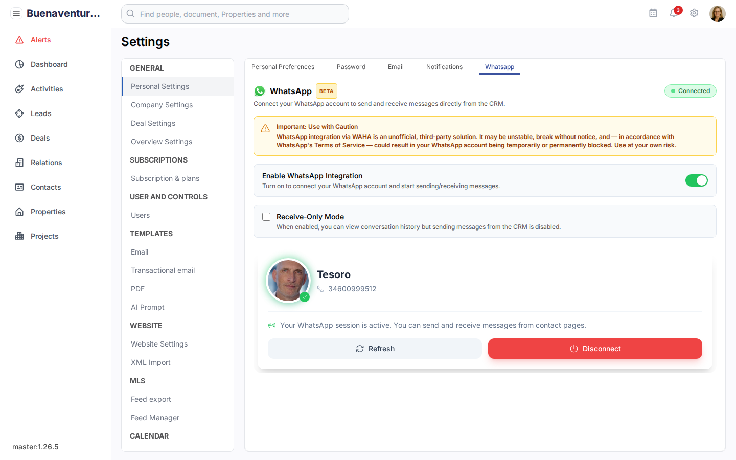 Settings → Personal Settings → Whatsapp tab toont WhatsApp BETA badge, Use with Caution-waarschuwing, Enable WhatsApp Integration toggle aan, Receive-Only Mode-checkbox, en Connected-status met profielfoto.